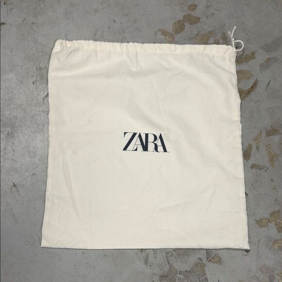 Zara White Dust Bag APPROX 13x13 Size Drawstring Dust Bag - Like New Dust Bag - Picture 1 of 2